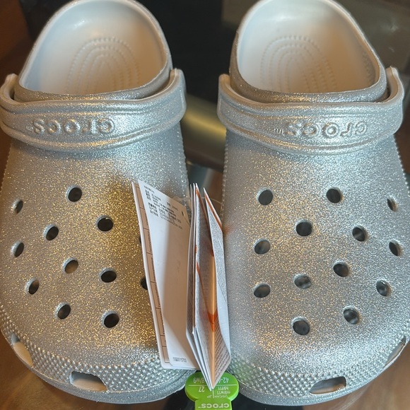 Crocs Classic Silver Glitter Clogs in Size M9/W11 BNWT - Picture 13 of 14